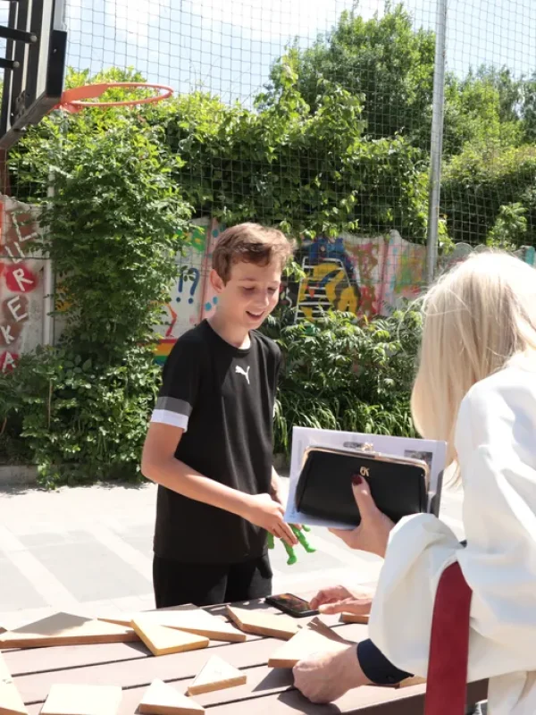 Kind met ADHD actief bezig