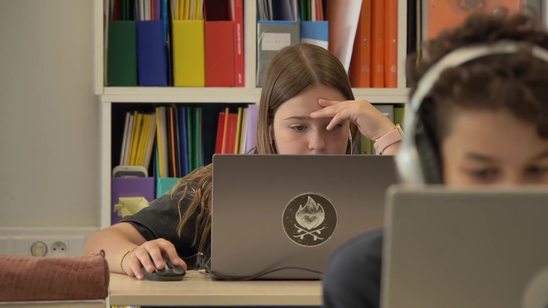 eureka-250611-eureka (720p) - frame at 35m41s